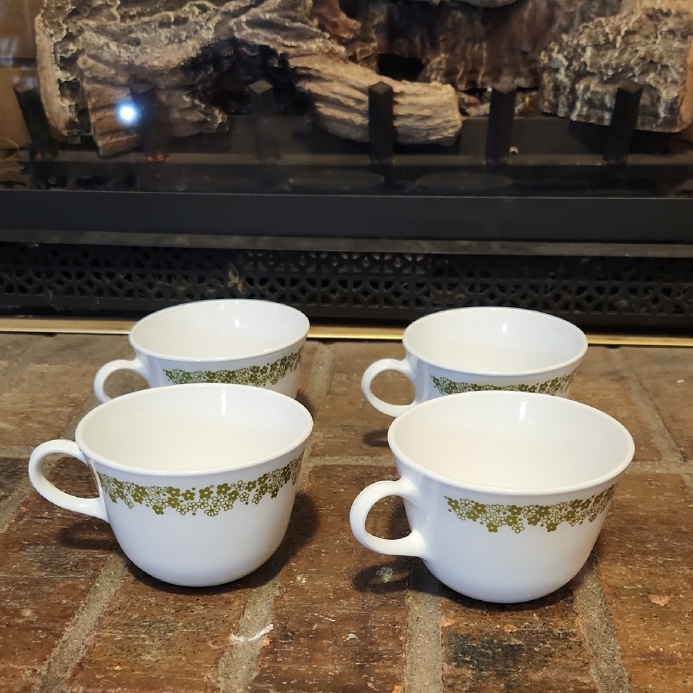 Corelle White Mugs with Green Floral Design Crazy Daisies Set Of 4 By Corning